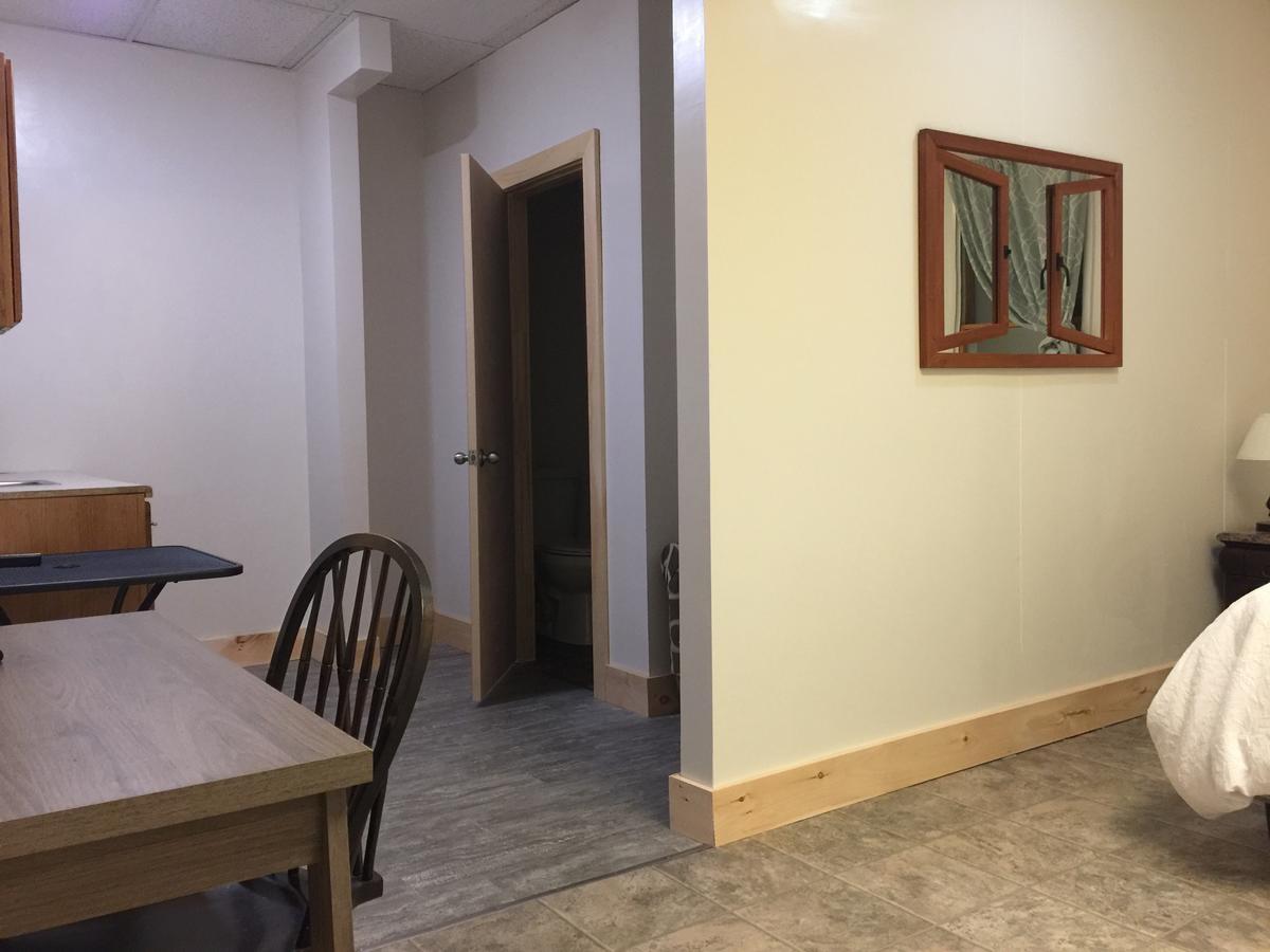 The Sanctuary Inn And Art Gallery Эллсуорт Экстерьер фото