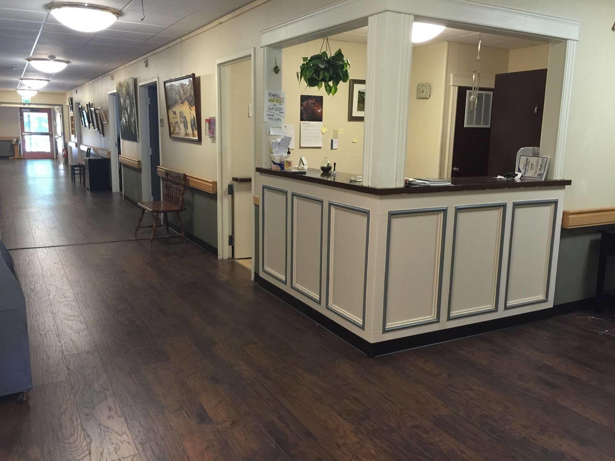 The Sanctuary Inn And Art Gallery Эллсуорт Экстерьер фото